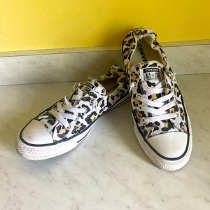 Converse all-stars - cheetah print EUC sz 9